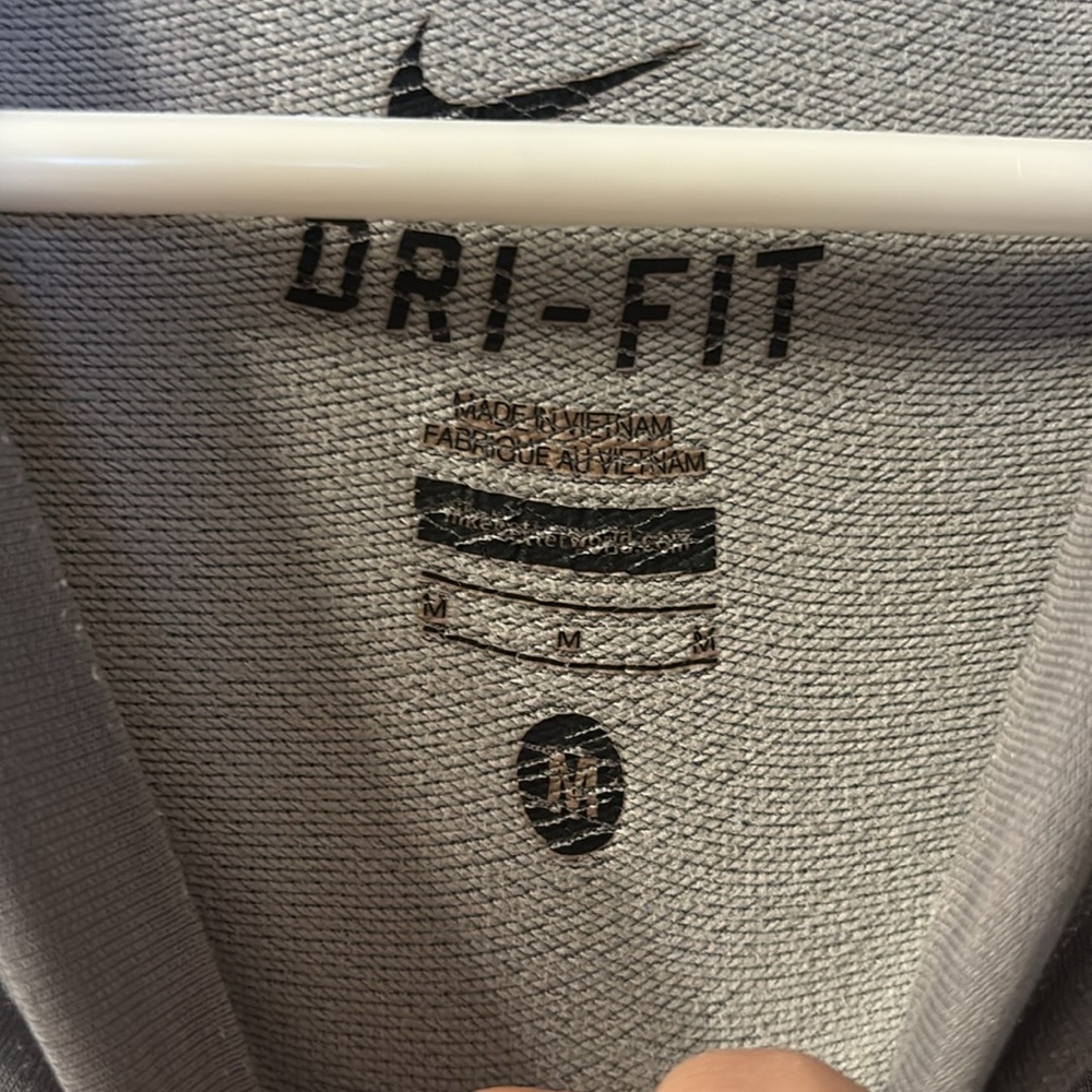 Nike Pro Training Gray Basic Shirt Size Medium - image 4